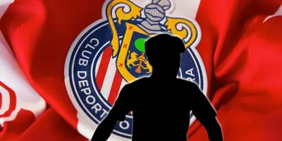 Futbolista incógnito junto al escudo de Chivas / FOTO BOLAVIP