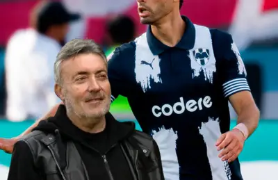 Futbolista y Domenec Torrent/Foto Rayados.