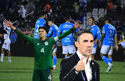 Futbolistas celebrando, Edson Álvarez y Vicente Sánchez/ Foto Cruz Azul.