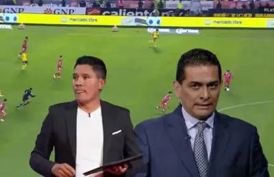 Futbolistas disputando balón, Felipe Ramos Rizo y Fernando Guerrero/ Foto TUDN.