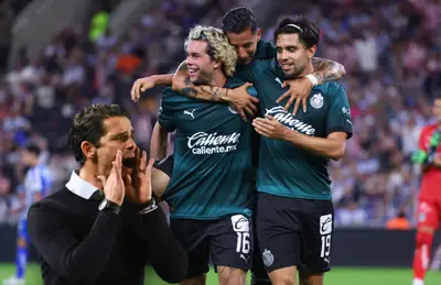 Gago se mostró molesto con Guzmán.