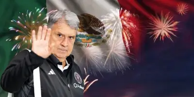 Gerardo Martino junto a la bandera de México / FOTO GETTY IMAGES