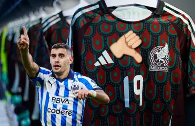 Germán Berterame celebrando, playera de México y logo de dedo abajo/ Foto Mi Selección.