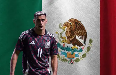 Germán Berterame y bandera de México/Foto Enciclopedia Significados.