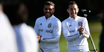 Guardado y Jonathan en entrenamiento con México. Foto: Récord