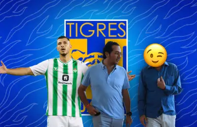 Guido Rodríguez reclamando, Mauricio Culebro y jugador oculto/Foto Club Tigres.
