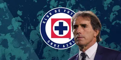 Guillermo Almada junto al escudo de Cruz Azul / FOTO MEDIOTIEMPO