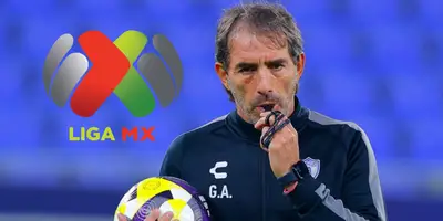 Guillermo Almada junto al logo de la Liga MX / FOTO EL UNIVERSAL HIDALGO