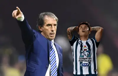 Guillermo Almada señalando y Javier Eduardo López con manos en la cabeza/ Foto Teleamazonas.