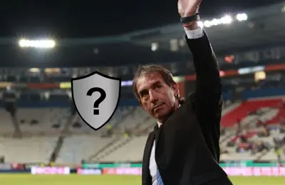 Guillermo Almada y escudo con signo de interrogación/Foto Caliente Mx.