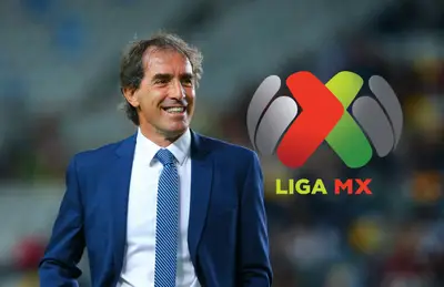 Guillermo Almada y logo de la Liga MX/ Foto La Media Titular.