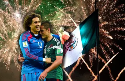 Guillermo ocho Y Javier Hernández abrazados/Foto Protocolo, Ceremonial y etiqueta