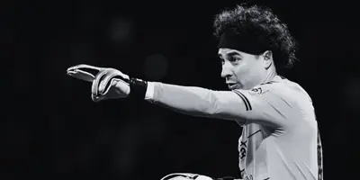 Guillermo Ochoa en partido con Salernitana. Foto: Sports Illustrated.