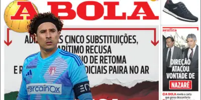 Guillermo Ochoa junto a diario de A BOLA / FOTO X