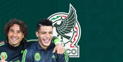 Guillermo Ochoa junto a Raúl Jiménez / FOTO JAM MEDIA