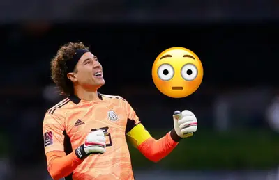 Guillermo Ochoa y emoji sorprendido/ Foto Architectural Digest México.