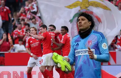 Guillermo Ochoa y jugadores del Benfica celebrando/ Foto AFP.