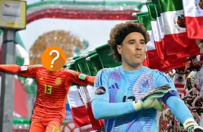 Guillermo Ochoa y otro futbolista con el rostro tapado/Foto Noticieros Televisa.