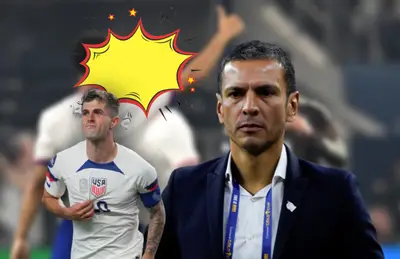 Habló en conferencia.