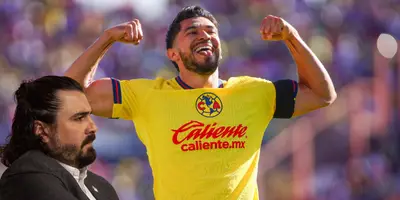 Henry celebrando gol, foto de ESPN, con Amaury al frente