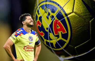 Henry Martín con manos en la cintura/Foto Sporting News.