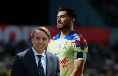 Henry Martín triste y Emilio Azcárraga/ Foto Soy Futbol.
