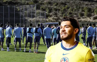 Henry Martín y jugadores de las Águilas detrás/Foto Club América.