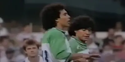 Hugo Sánchez junto a Diego Armando Maradona / FOTO YOUTUBE