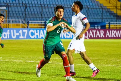 Isaac Martínez no sólo jugó los siete partidos, fue capitán y anotó un par de goles