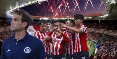 Iván Alonso junto a futbolistas de Chivas / FOTO IMAGO7