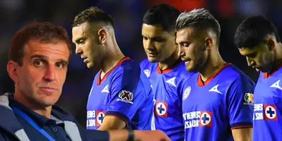 Iván Alonso junto a futbolistas de Cruz Azul / FOTO GETTY IMAGES