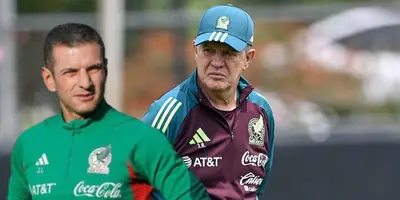 Jaime Lozano junto a Javier Aguirre / FOTO ALMANAQUE PUEBLA