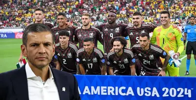 Jaime Lozano junto a jugadores del Tri / FOTO IMAGO7