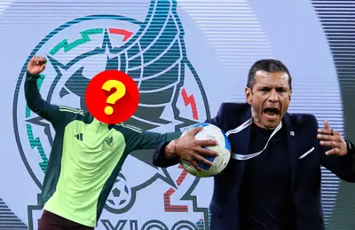 Jaime Lozano molesto y jugador de México oculto/Foto ESPN.