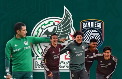 Jaime Lozano señalando y jugadores mexicanos riendo/Foto TV Azteca.