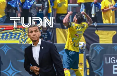 Jaime Lozano y Henry Martín festejando/ Foto Club América.