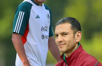 Jaime Lozano y jugador de México/Foto Récord.