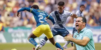 Javairo Dilrosun vs Puebla. Foto: La Jornada