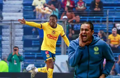 Javairo Dilrosun y André Jardine gritando/ Foto Fútbol Total.
