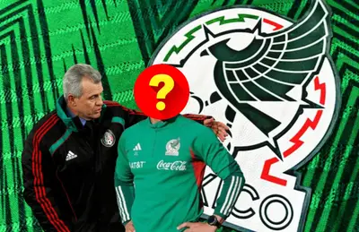 Javier Aguirre abrazando a un técnico oculto/Foto ADN 40.