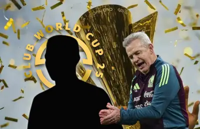 Javier Aguirre aplaudiendo e Hirving Lozano en forma de silueta/Foto N+.