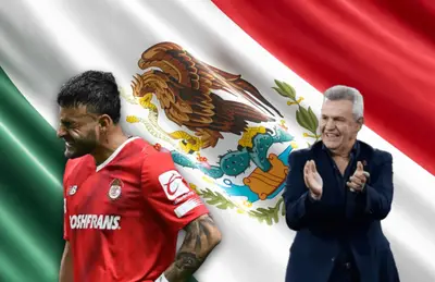 Javier Aguirre aplaudiendo y Alexis Vega/ Foto Tirant Lo Blanch.