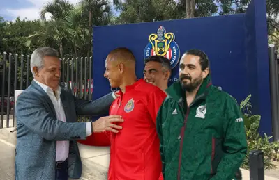 Javier Aguirre con Javier Hernández y Amaury Vergara/ Foto Omar González Rivera.