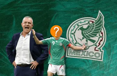 Javier Aguirre gritando y jugador de México oculto/ Foto RBK.