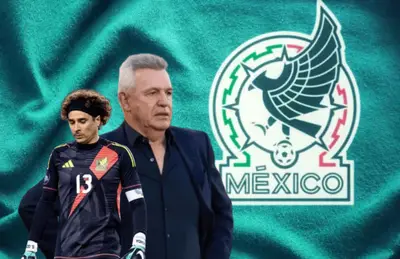 Javier Aguirre, Guillermo Ochoa y logo de Selección/Foto Uno TV.