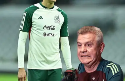 Javier Aguirre haciendo muecas y jugador nacional/Foto Fútbol Total.