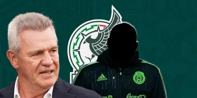 Javier Aguirre junto a figura incógnito del Tri / FOTO GOAL