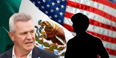 Javier Aguirre junto a futbolista incógnito / FOTO GOAL