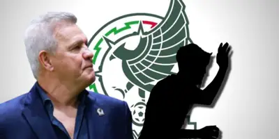 Javier Aguirre junto a futbolista incógnito / FOTO W DEPORTES