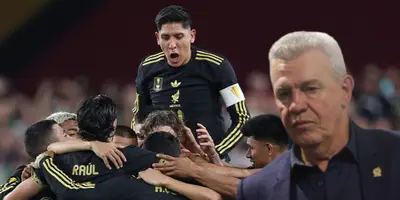 Javier Aguirre junto a jugadore del Tri / FOTO